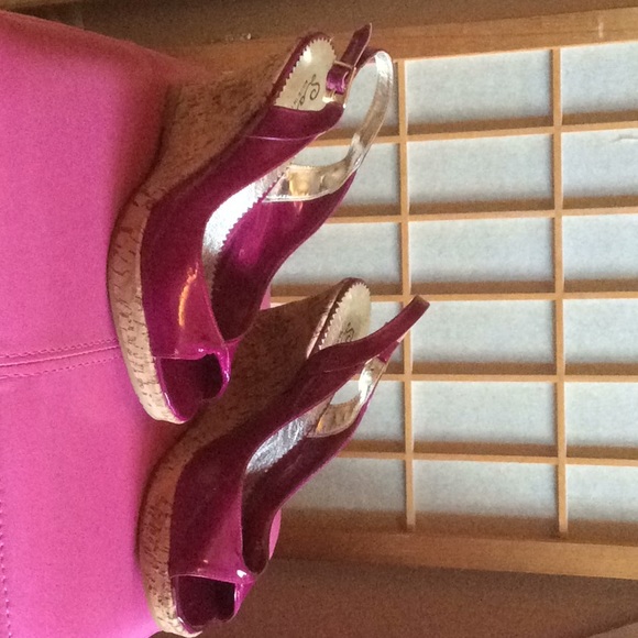 Gorgeous patent leather Italian sandals - Picture 2 of 4